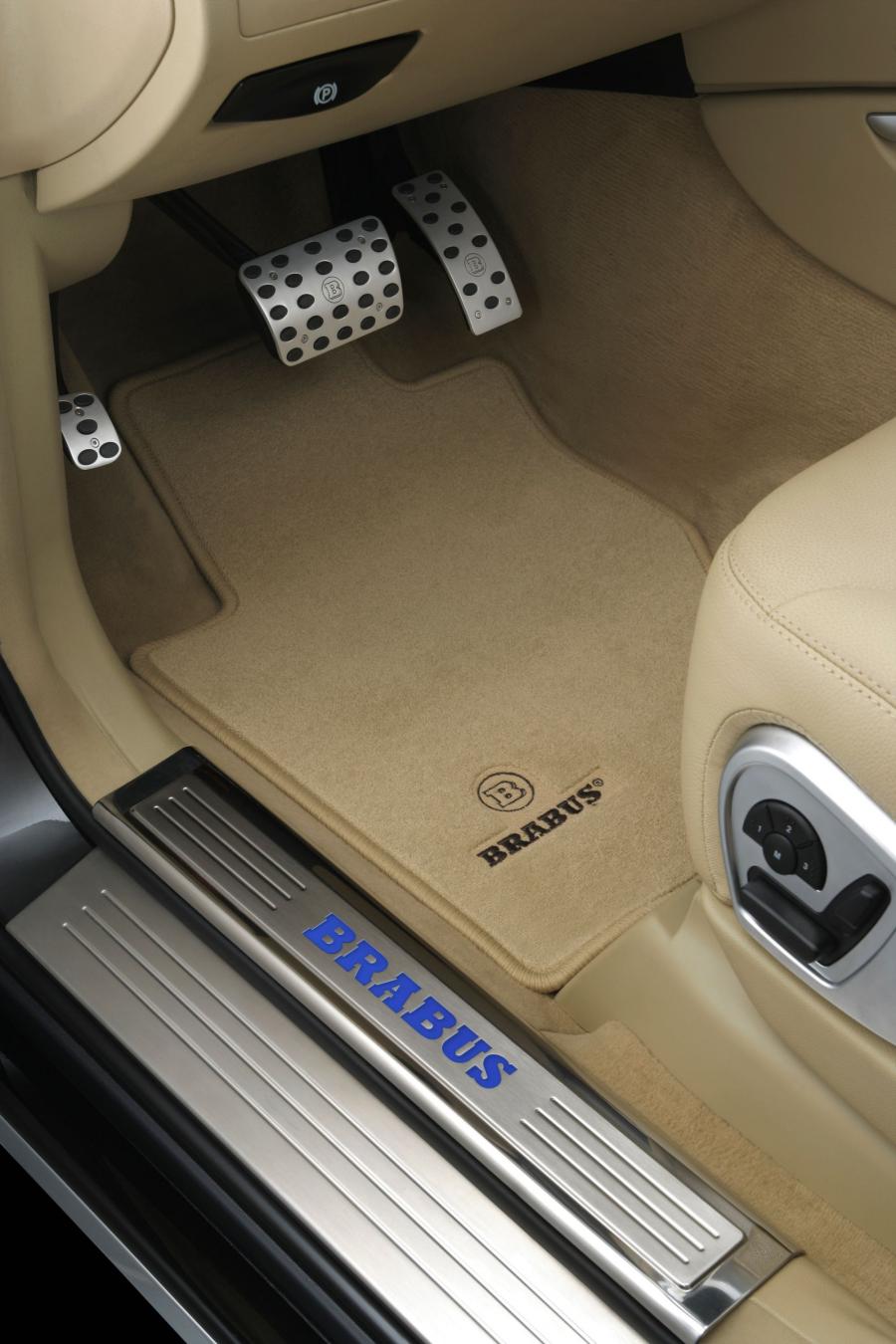  Mercedes-Benz GL-Class by Brabus 2007 года  (фото 7 из 13)